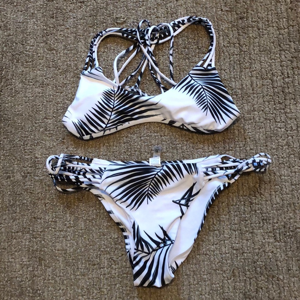 Cupshe bikini set. Never worn.